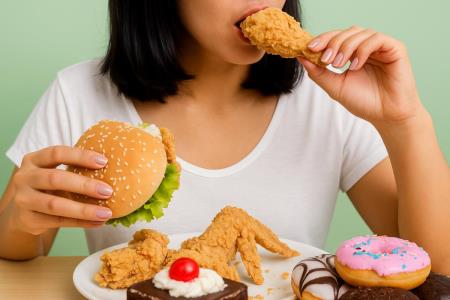 Warum sorgt ein Hamburger dafür, dass wir früher ins Bett gehen?